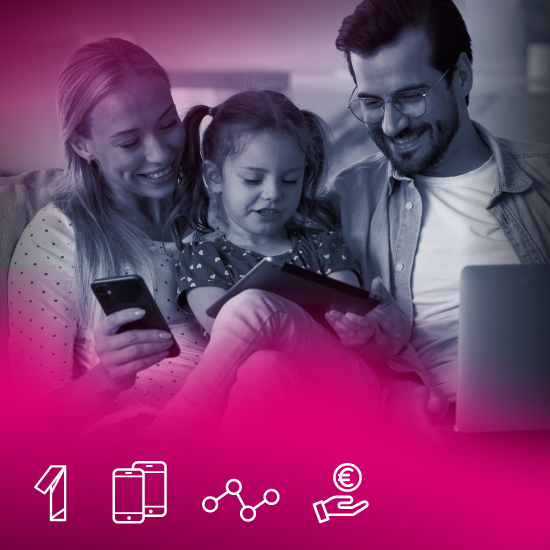 obitelj koristi mobitel, tablet i laptop u Magenta 1 Obiteljskoj ponudi